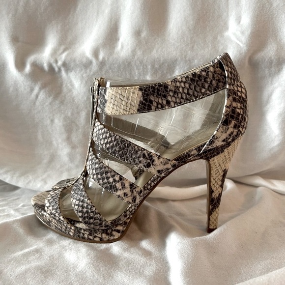 Nine West Roccia High Heeled Size 8M Sandal NWT - Picture 3 of 10